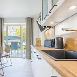 Dornkamp 1 *